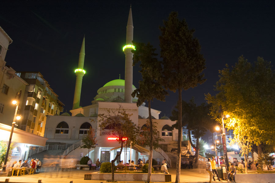 İstanbul Pendik Bademlik Cami Avizeleri