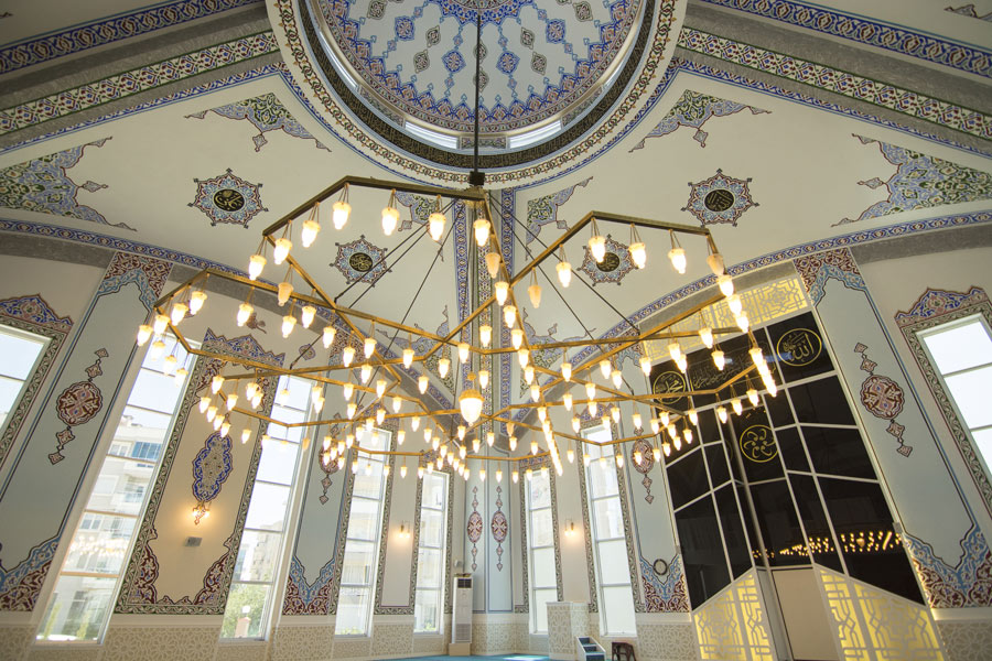 İzmir Gazi Emir Ramazan Büküşoğlu Cami Avizeleri