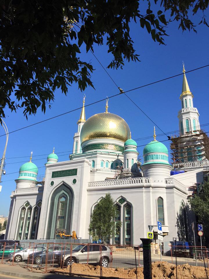 Moskova Merkez Cami Avizeleri